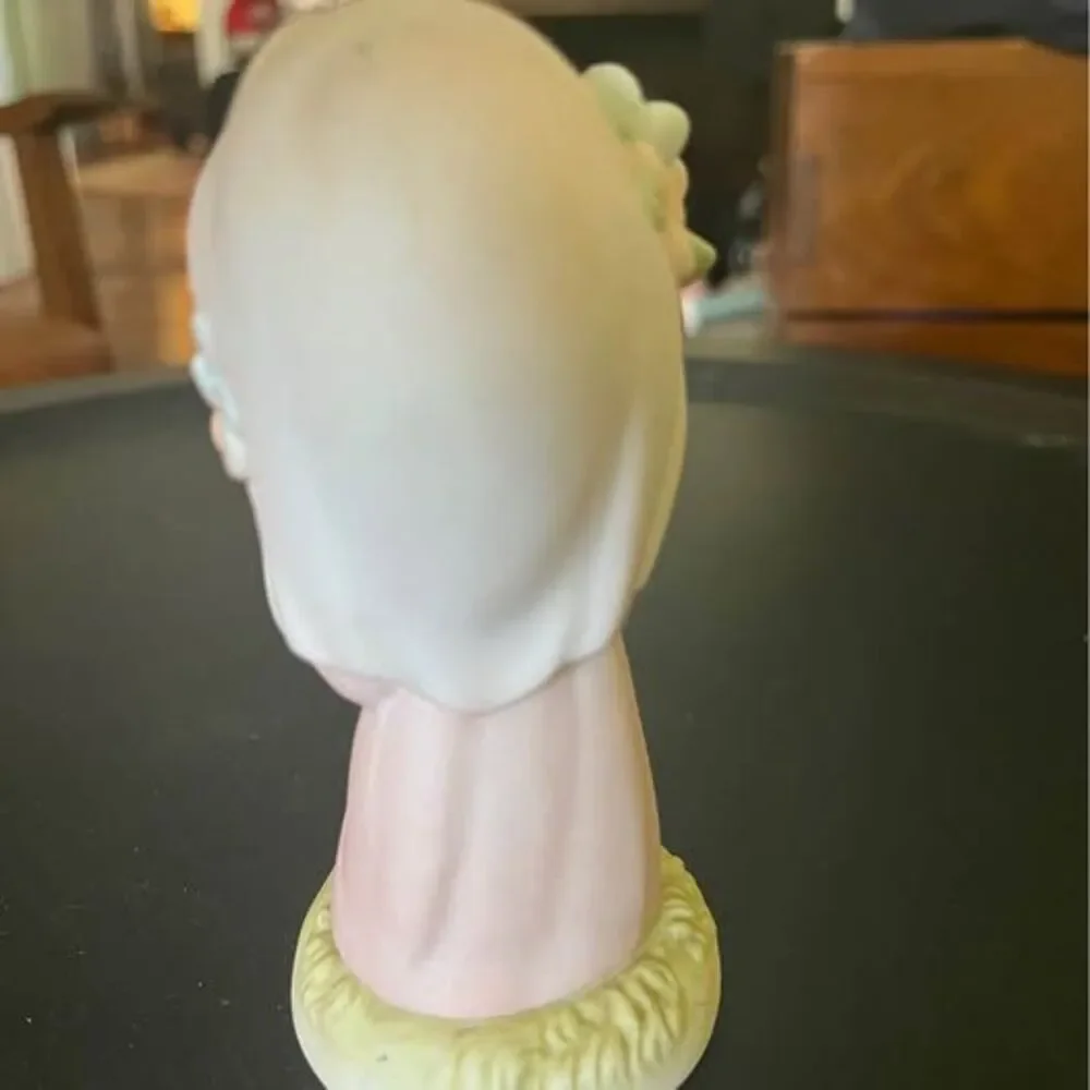 Unbranded vintage porcelain